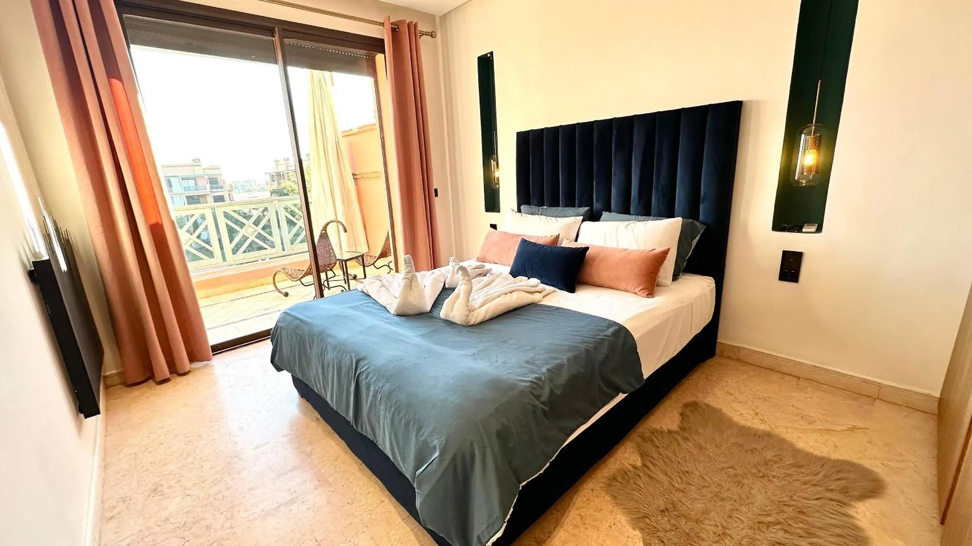 Stunning Apartment - Panoramic Pool View contacts